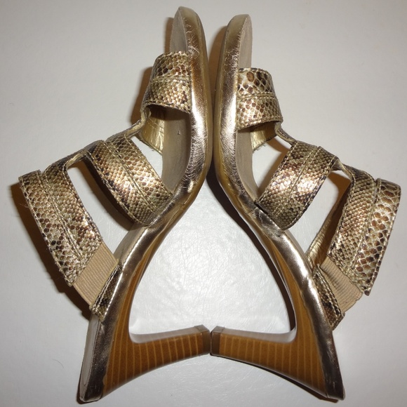 A2 by Aerosoles Stacked Heel Sandals - Picture 4 of 6